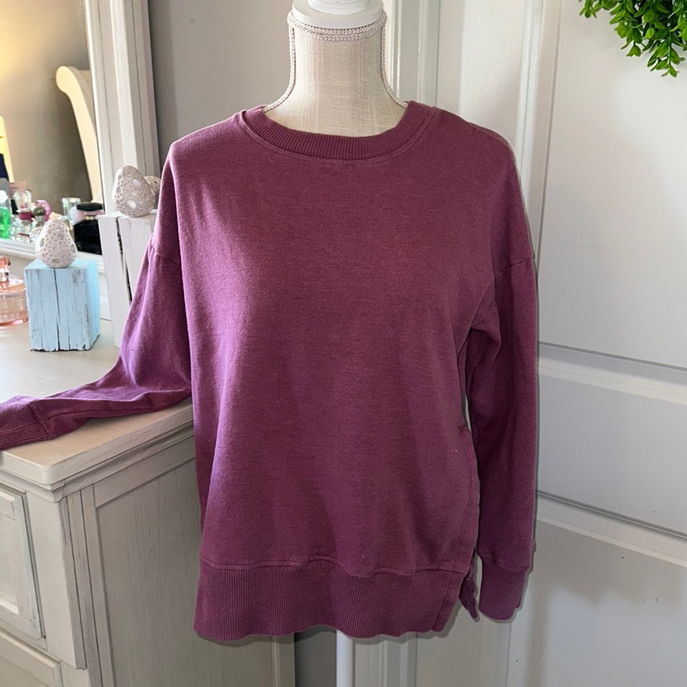 size L but fits more like M mauve sweatshirt with slits in both sides EUC